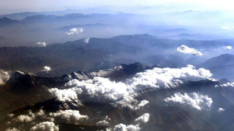 Nuvens sobre a cadeia de montanhas Elborz, no Irã (imagem ilustrativa).