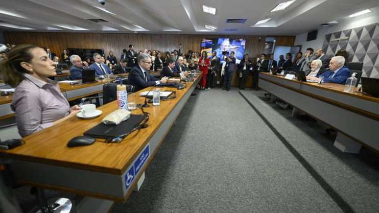 O prazo estabelecido para a conclusão dos trabalhos da Comissão é de 120 dias