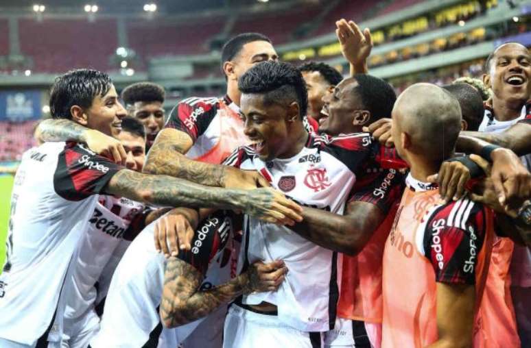 Fotos: Gilvan de Souza/Flamengo - Legenda: Flamengo abre três pontos e agora torce por tropeço do Palmeiras contra o Santos