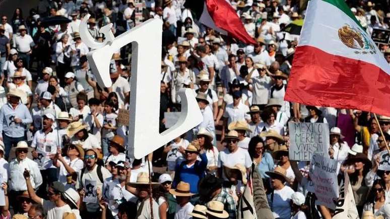 Protestos organizados por jovens aconteceram em algumas cidades mexicanas no domingo