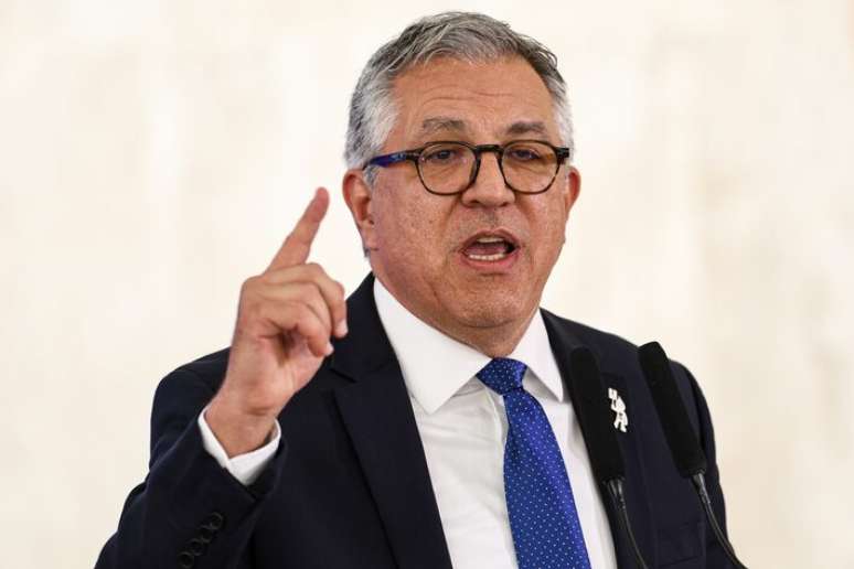 O ministro da Saúde, Alexandre Padilha, prepara ações contra médicos que divulgam conteúdo antivacina nas redes sociais