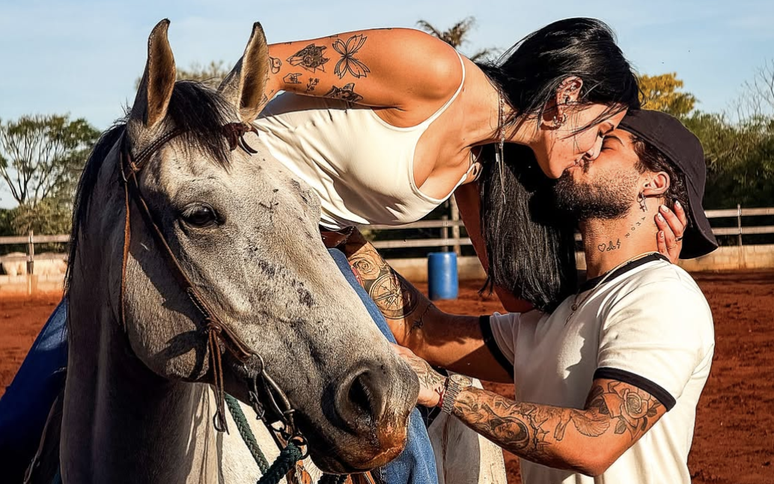 Zé Felipe apareceu aos beijos com Ana Castela