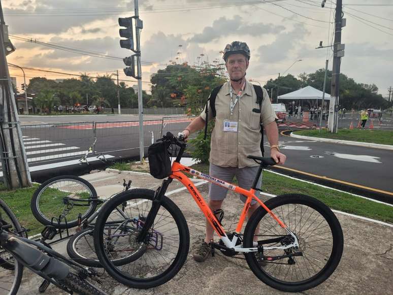 Canadense Joseph Vipond alugou uma bicicleta por R$ 800 
