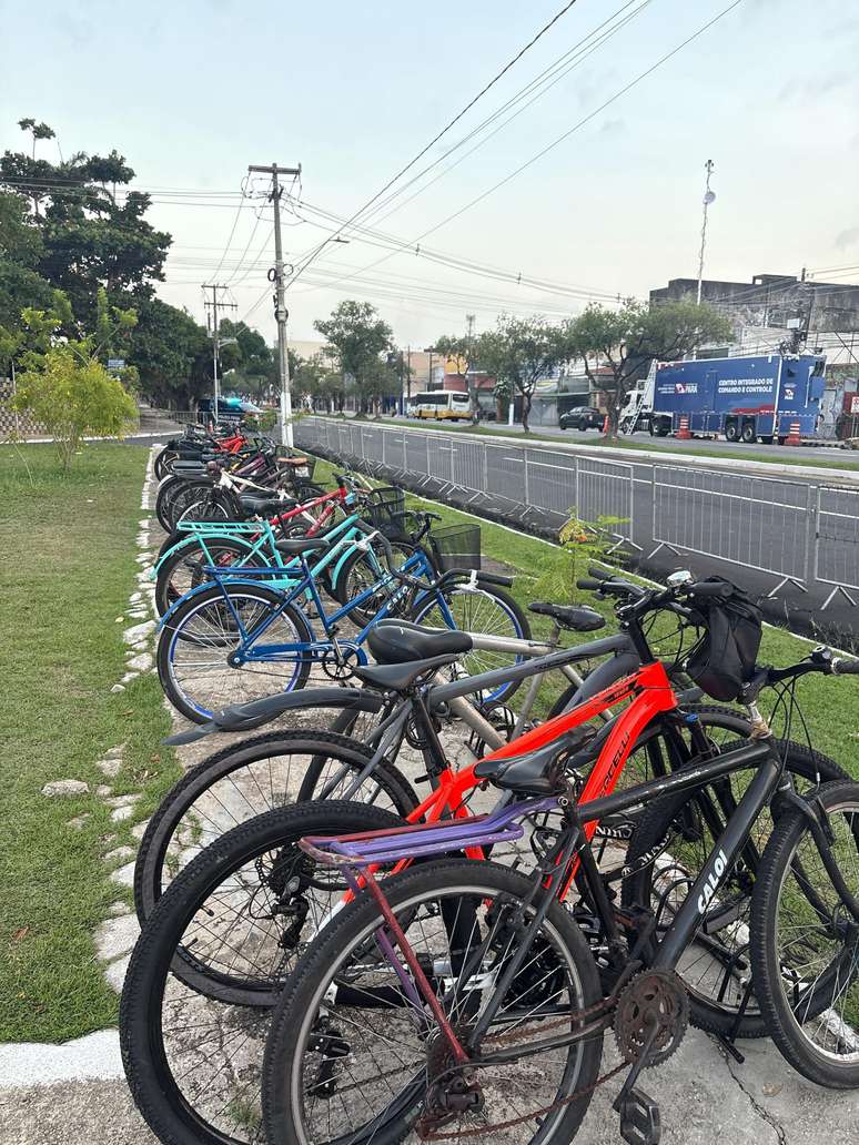 Biclet&aacute;rio na Zona Azul &eacute; pequeno e com pouca estrutura