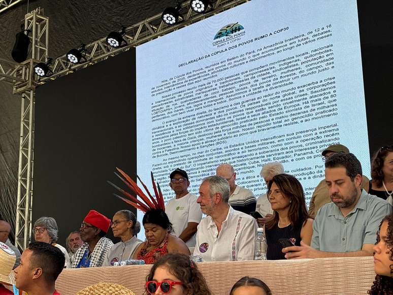 Autoridades presentes na Cúpula do Povos