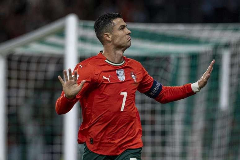 Cristiano Ronaldo (Portugal) celebrando seu gol contra a Hungria, no dia 14.10.2025 