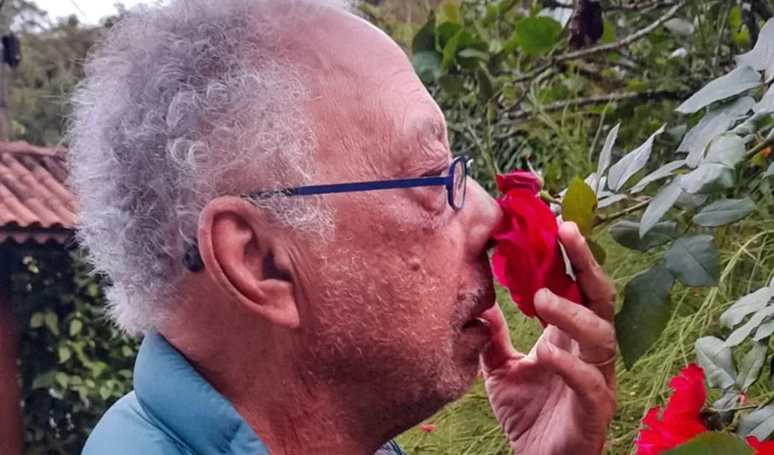 Quem é Jards Macalé? Músico que já compôs para Gal e Bethânia morre aos 82 anos vítima de uma parada cardíaca.