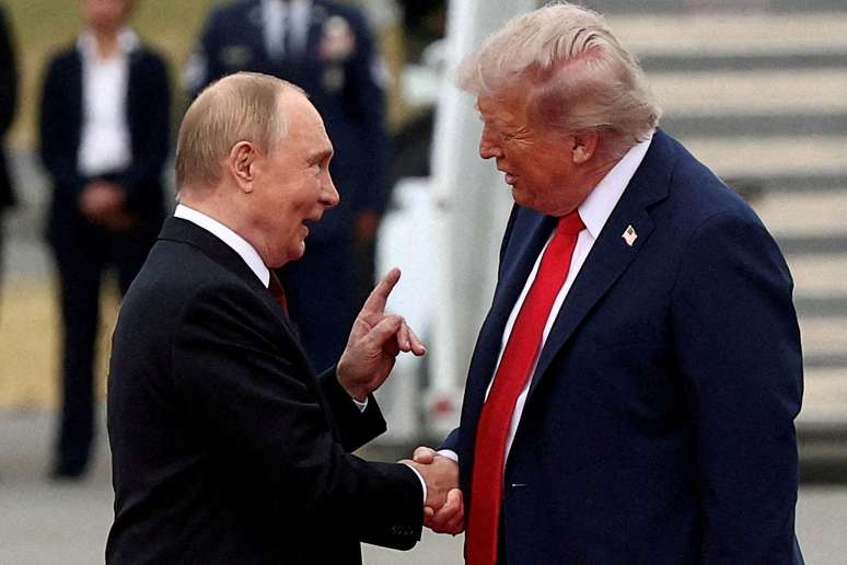 Reportagens afirmaram que Putin e Trump discordaram sobre um acordo de propriedade de terras como parte de um pacto de paz