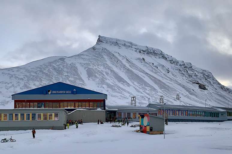 Entre ursos-polares, regras rigorosas e rituais simb&oacute;licos, a comunidade aprendeu a viver e se despedir de formas alternativas &ndash; Wikimedia Commons/Chell Hill