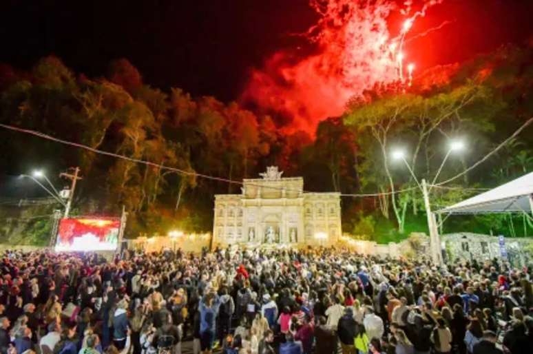 O local mantém o tradicional ritual de jogar moedas e fazer pedidos – Divulgação/Prefeitura de Serra Negra