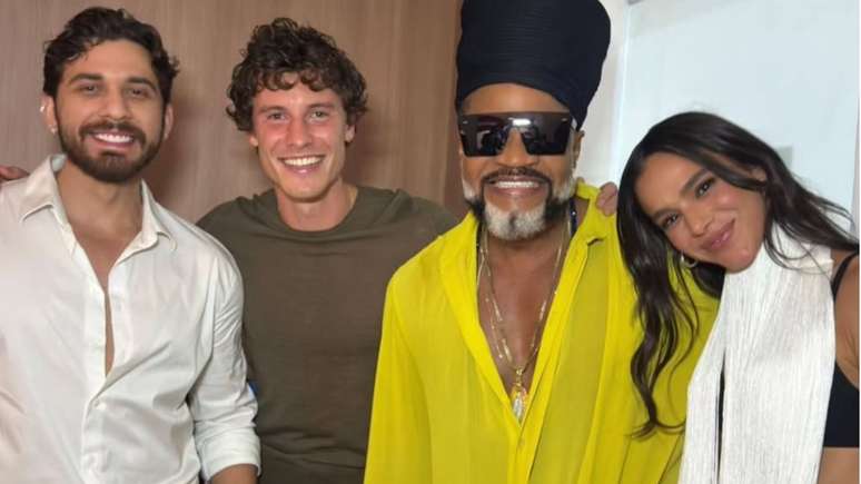 Shawn Mendes com Gustavo Mioto, Bruna Marquezine e Carlinhos Brown