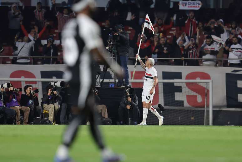 São Paulo venceu o Majestoso do primeiro turno por 2 a 0 –