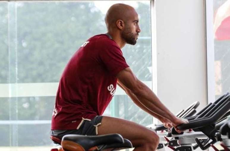 Lucas perdeu boa parte da temporada por conta de dores no joelho direito –