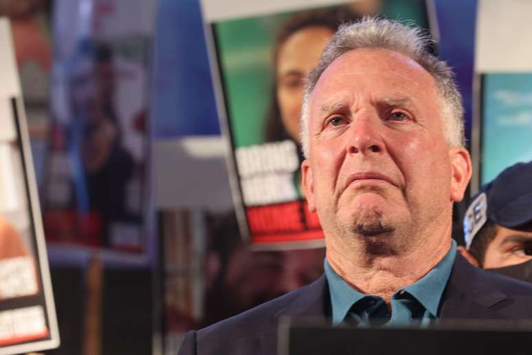 Steve Witkoff, enviado especial dos Estados Unidos para o Oriente M&eacute;dio, no palco durante um ato na chamada Pra&ccedil;a dos Ref&eacute;ns, em Tel Aviv, em outubro