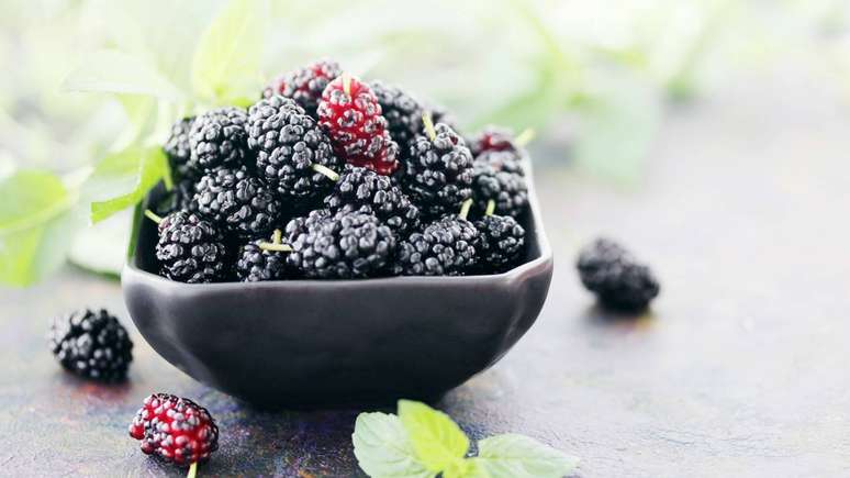 Pesquisas apontam que a bebida pode auxiliar no equilíbrio hormonal e no controle do peso, quando associada a bons hábitos de vida – depositphotos.com / mallivan