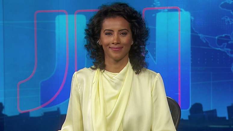 Aline Midlej se tornou a segunda jornalista negra no time de apresentadores eventuais do 'JN'; a primeira foi Maju Coutinho