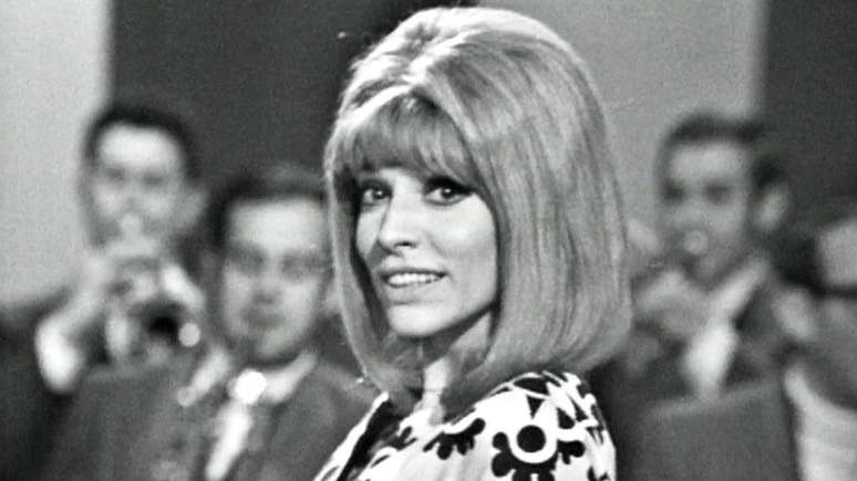 Na d&eacute;cada de 1960, Encarnita Polo gravou 'Sobre la Playa' no ritmo da bossa nova