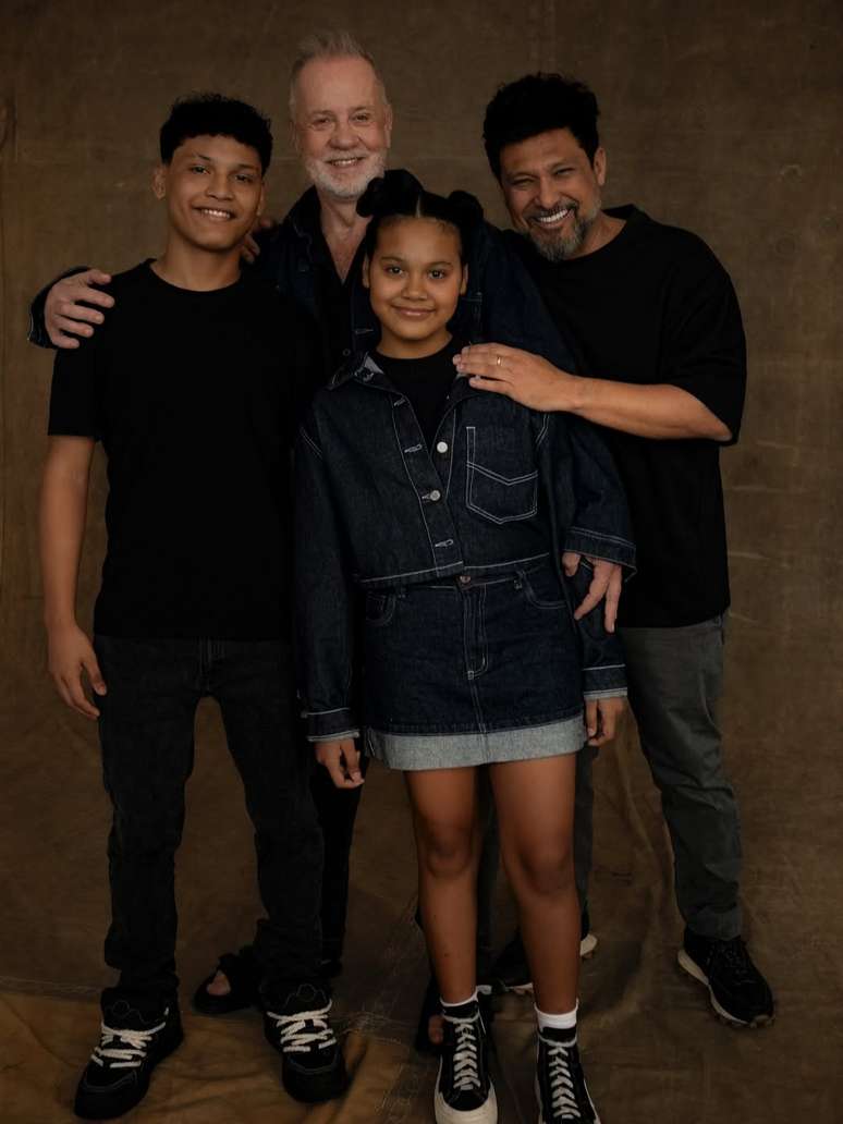 Luiz Fernando Guimar&atilde;es com o marido e os filhos