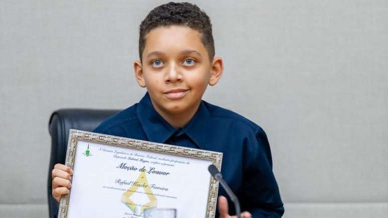 ரஃபேல் நரம்பியல் உளவியல் மதிப்பீட்டின் மூலம் உறுதிசெய்யப்பட்ட உயர் திறன்கள் மற்றும் திறமையைக் கண்டறிந்துள்ளார்.