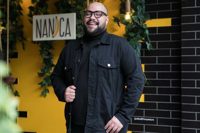 தியாகோ அப்ரவனேல் வழங்கினார் 