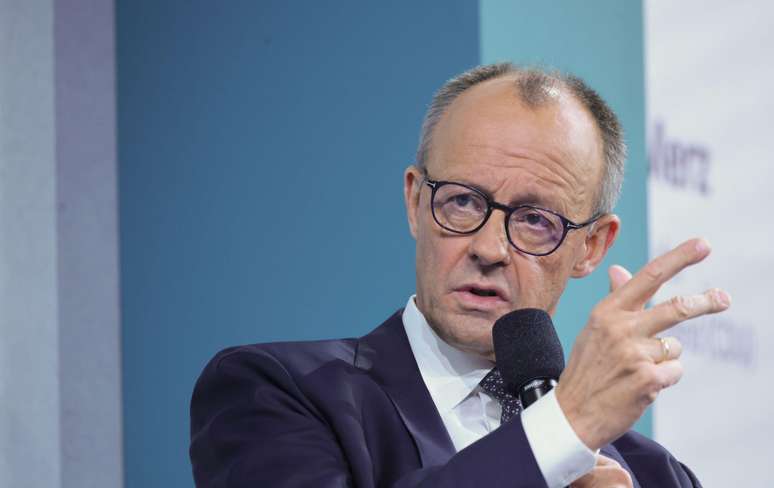 Friedrich Merz disse que "todos ficaram contentes por termos retornado à Alemanha, a noite de sexta para sábado, especialmente daquele lugar onde estávamos", em referência a Belém