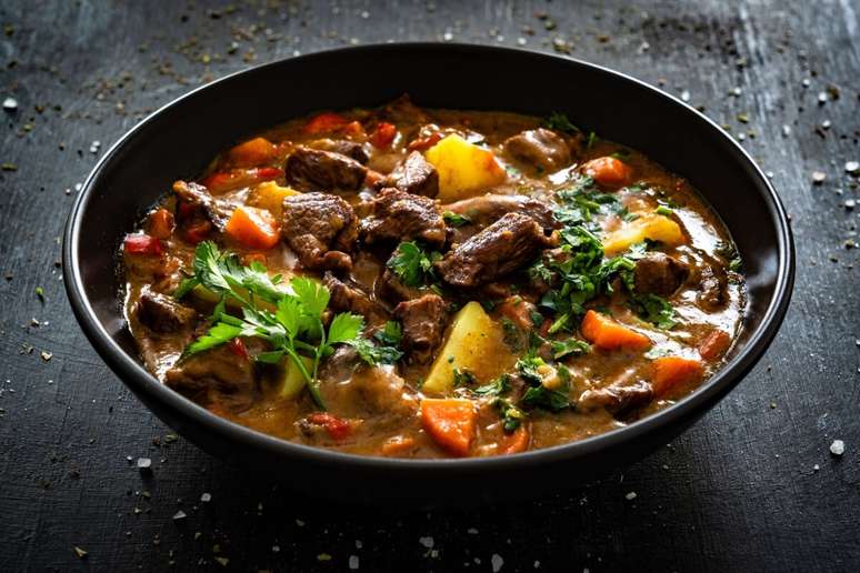 Ensopado de músculo com legumes