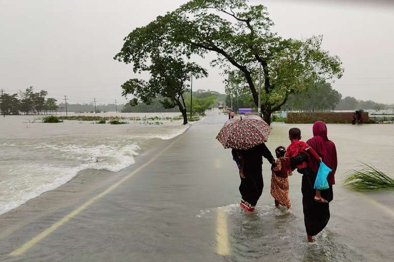 Um fator nessa mudança pode ser o cenário político atual: de acordo com a análise do Pew, pessoas de direita são menos propensas a considerar as mudanças climáticas uma grande ameaça desde 2022. HM Shahidul Islam/Shutterstock