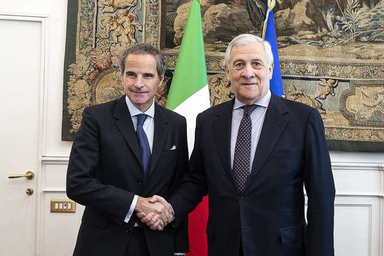 Tajani encontra Grossi na sede da Farnesina em Roma