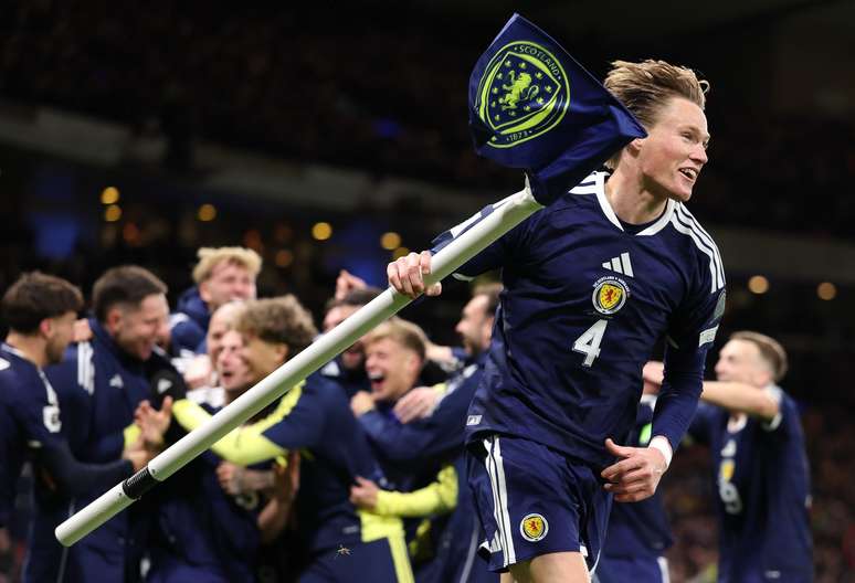 McTominay comemorando a classificação da Escócia para a Copa do Mundo de 2026 