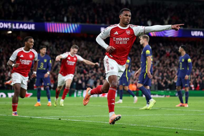 Gabriel comemorando um gol pelo Arsenal 