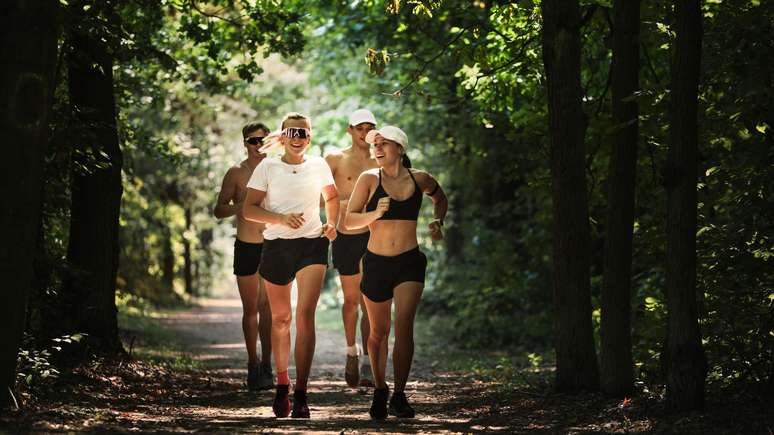 Ao perceber que consegue superar pequenos desafios, o corredor reforça a sensação de controle e autoconfiança
