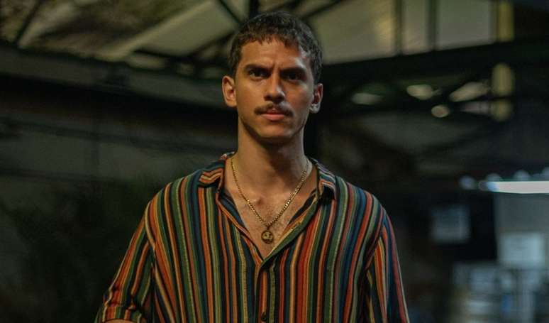 Ator de 'Os Donos do Jogo' emagreceu 13 quilos para viver Esqueleto na série da Netflix. Veja o antes e depois!.