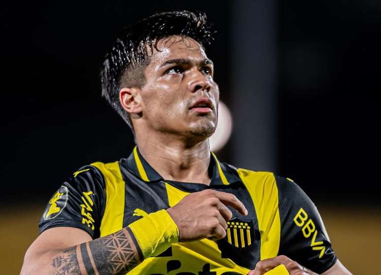 Arezo foi emprestado ao Peñarol no meio de 2025 –