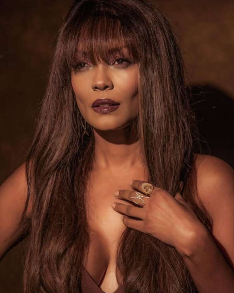 Isabel Fillardis, atriz e cantora, posa para ensaio fotogr&aacute;fico