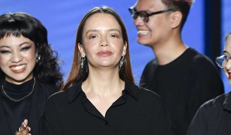 Renata Buzzo no fim do desfile do SPFW N58 