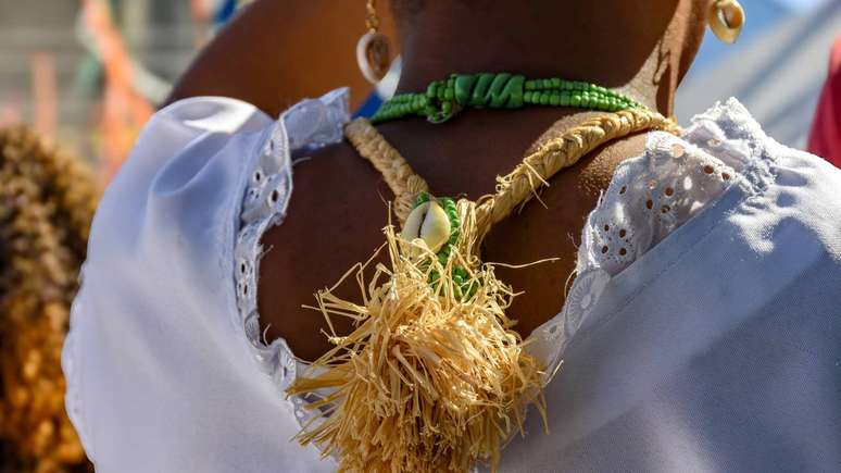 Umbanda e o candomblé desenvolveram trajetórias próprias no território brasileiro, com a adoção de símbolos, rituais e formas de organização distintos, embora compartilhem valores como o respeito aos ancestrais e à natureza – depositphotos.com / fredpinheiro.hotmail.com.br