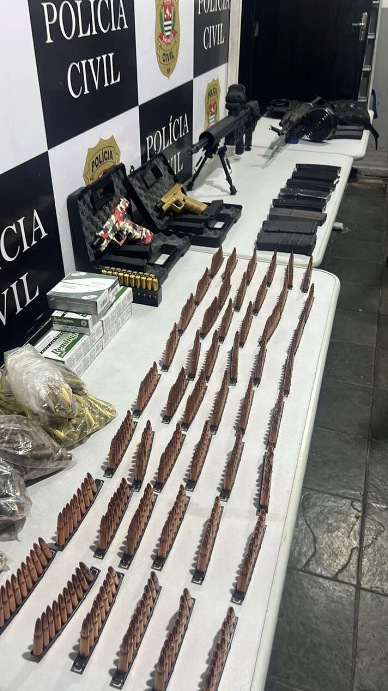 Arsenal de guerra apreendido no Guarujá