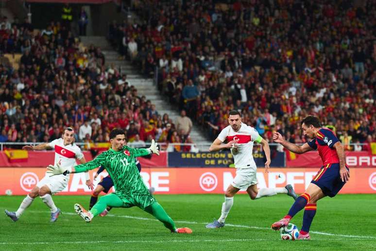 Espanha e Turquia fizeram jogo duro na última rodada do Grupo E –