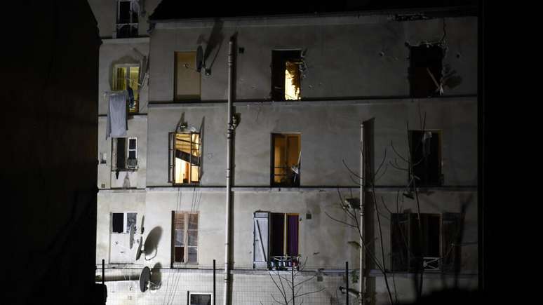 Foto da fachada do prédio de Saint-Denis, na periferia de Paris, em 18 de novembro de 2015, onde parte do comando jihadista se escondeu após os ataques terroristas.