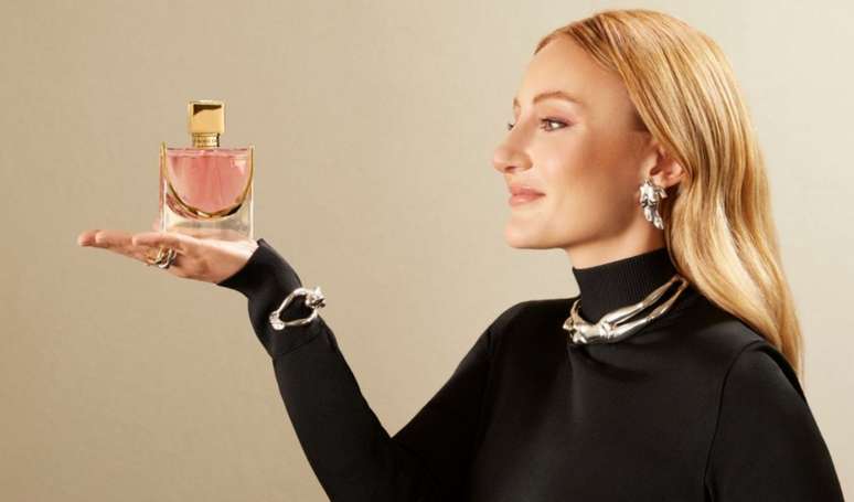 Esses 4 perfumes são idênticos ao La Vie Est Belle e bem mais baratos: descubra fragrâncias com cheiro de rica para usar nas festas de fim de ano.