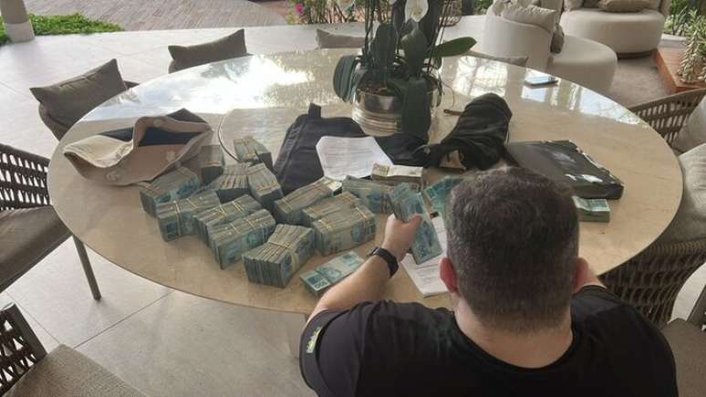 Na Opera&ccedil;&atilde;o Compliance Zero, a PF apreendeu R$ 1,6 milh&atilde;o em dinheiro vivo