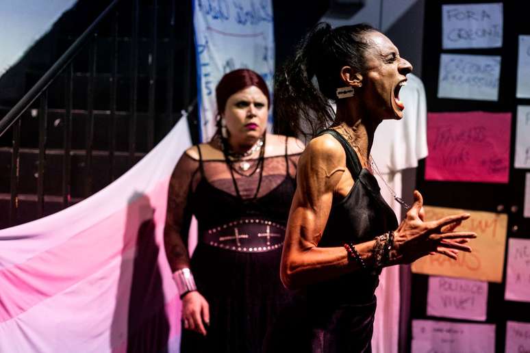 Antígona, interpretada por Renata Cabral, protagonista da peça em ela que reescreveu a tragédia de Sófocles em versão travesti. Antígona, interpretada por Renata Cabral, protagonista da peça em ela que reescreveu a tragédia de Sófocles em versão travesti.