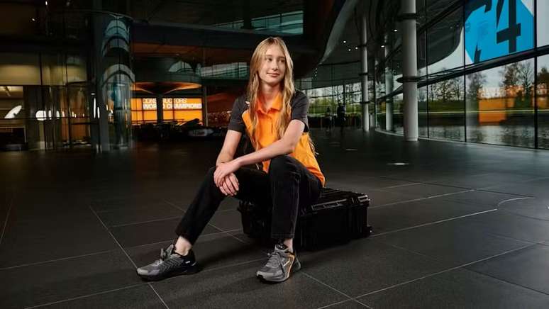 Filha de Mika Hakkinen estreia em Academia de Pilotos da McLaren 