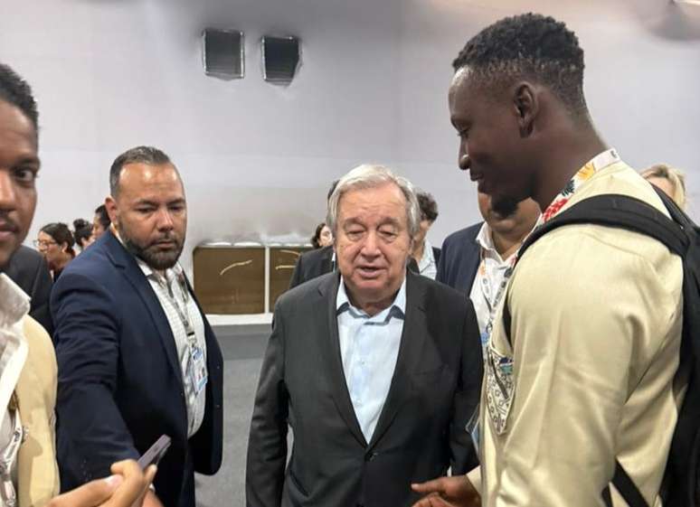 Secretário-geral da ONU, António Guterres chega para a ultima semana de negociações da COP30