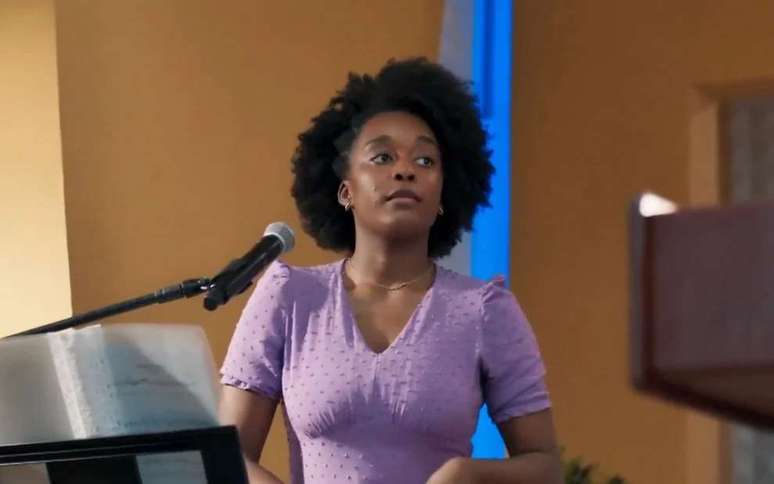 No começo, Kellen não vai querer papo com o pai de Joélly; com o tempo, passará a sentir atração por ele