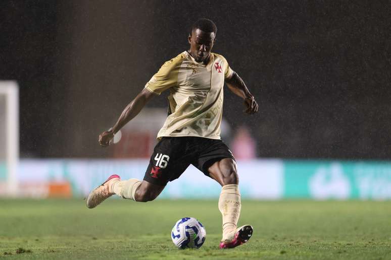Carlos Cuesta, Andrés Gomez e Paulo Henrique são desfalques no Vasco por conta da data FIFA – Reprodução/Lucas Figueiredo/Getty Images