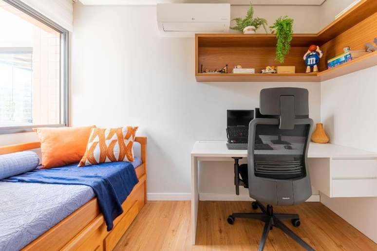O quarto de hóspedes é um ótimo candidato para receber um home office 