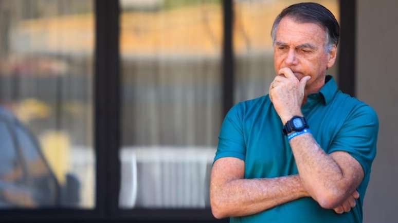 Governo do DF nega ter privilegiado Bolsonaro ao pedir avaliação médica e diz que seguiu protocolo.