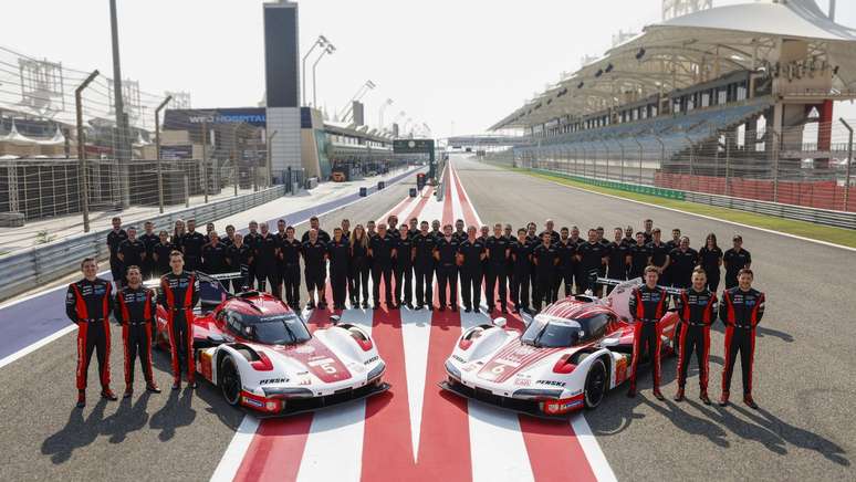 Time Porsche Penske perfilado antes das 8 Horas do Bahrein, ultima prova da equipe no FIA WEC