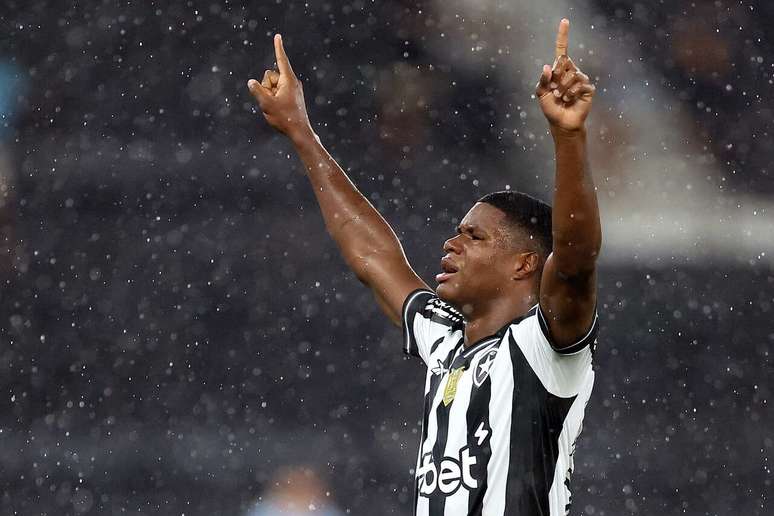 Kadir lembrou de Igor Jesus e se emocionou após marcar pelo Botafogo –